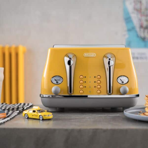 DeLonghi Icona Capitals 4 Slice Yellow Toaster