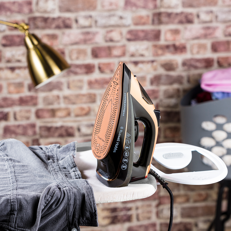Russell Hobbs 2600W Copper Express Steam Iron Flemings