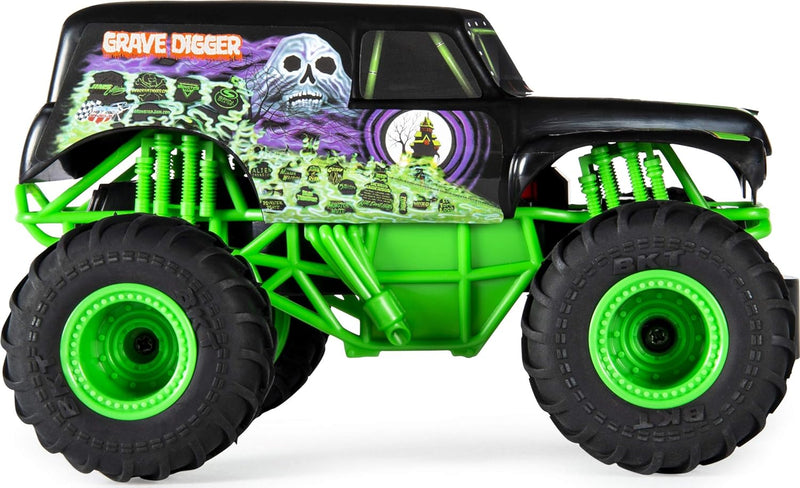 Monster Jam 6044955 - Grave Digger RC Truck, 1:24 Scale