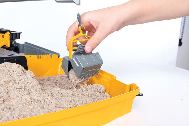 KINETIC SAND, CONSTRUCTION SITE FOLDING SANDBOX PLAYSET WITH VEHICLE AND 2LBS KINETIC SAND, FOR KIDS AGED 3 AND UP