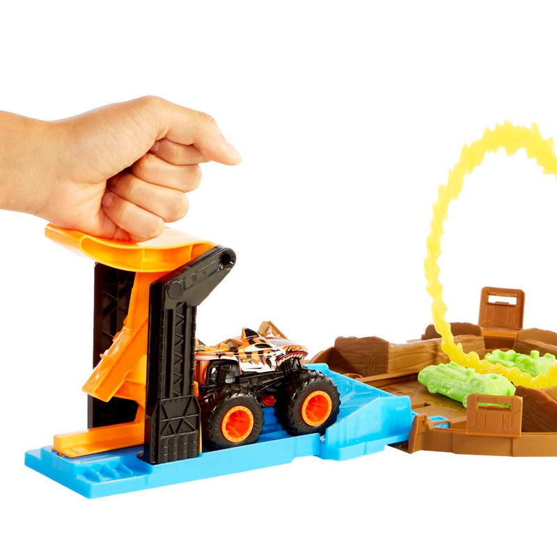 Hot Wheels Monster Trucks Stunt Tire Playset